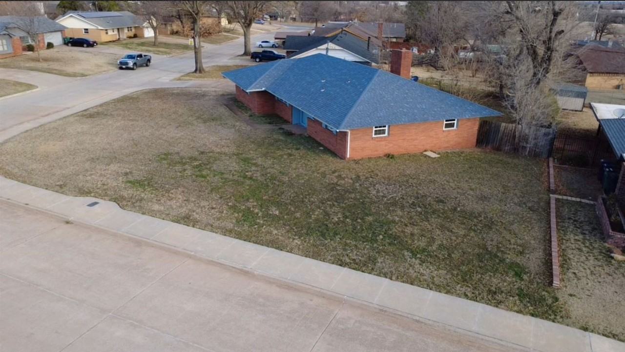 221 Ne 61st St - Photo 4 of 29