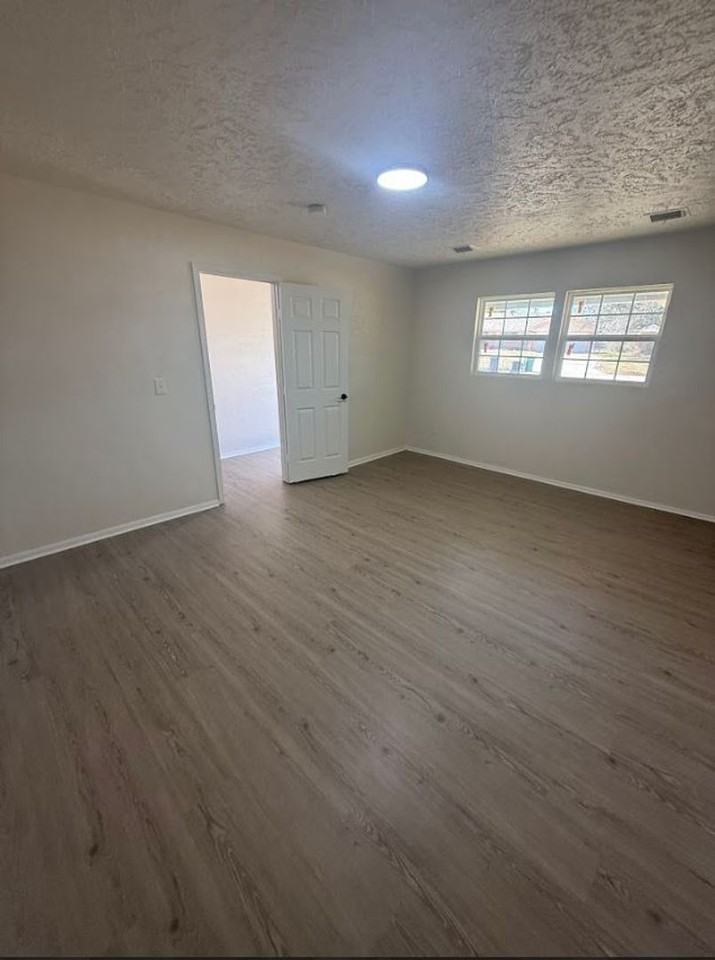 221 Ne 61st St - Photo 7 of 29