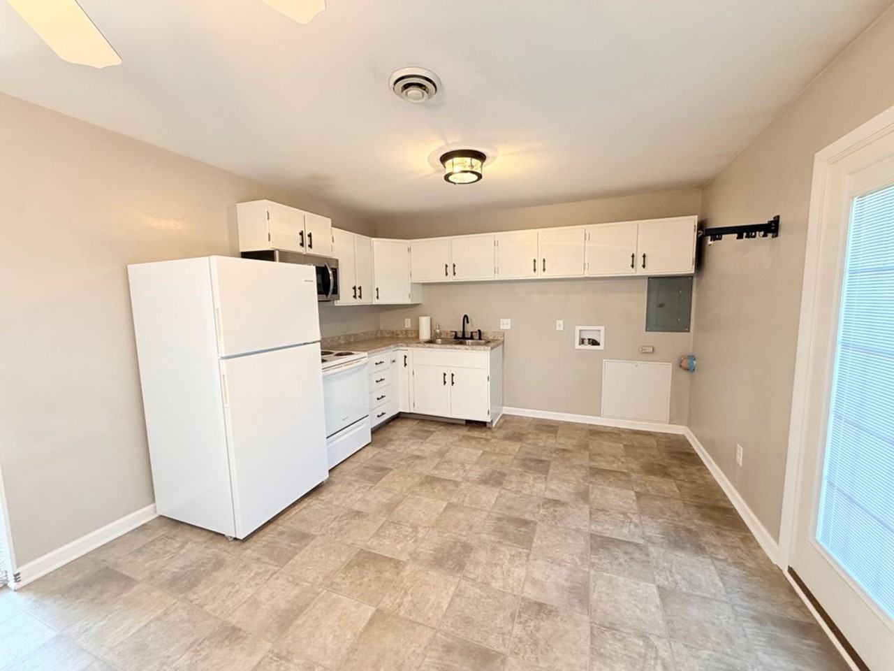 620 High School Dr - Photo 6 of 16