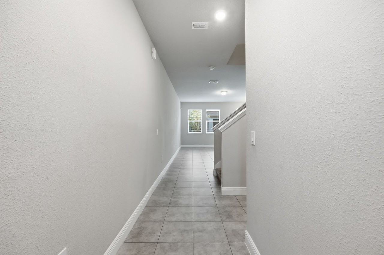 2228 Shadowland Loop - Photo 4 of 30