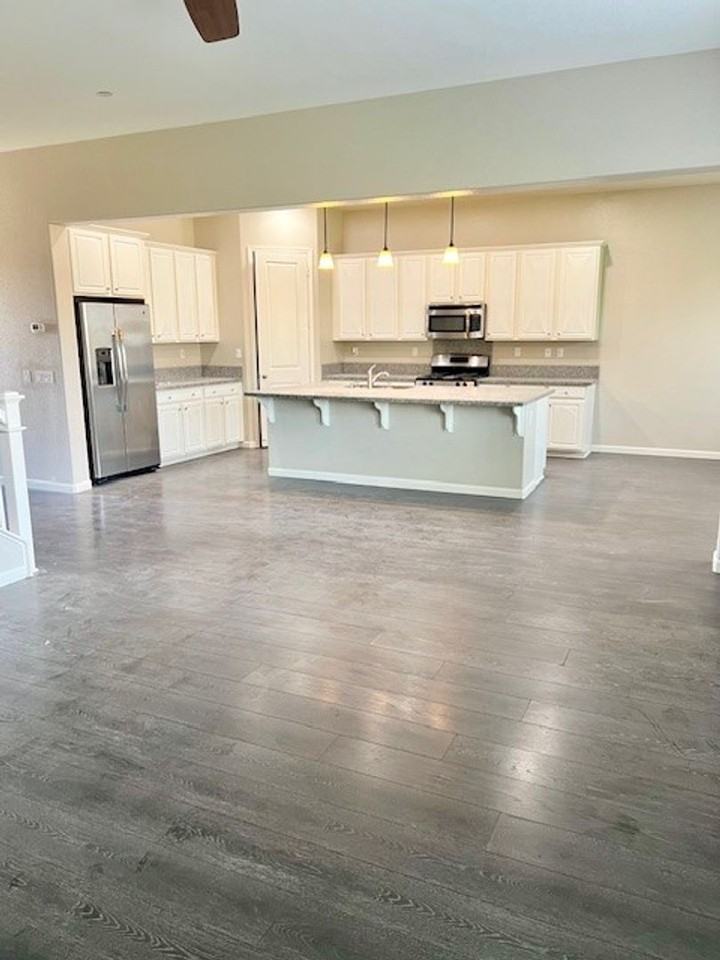 15510 Carparzo Dr - Photo 4 of 39