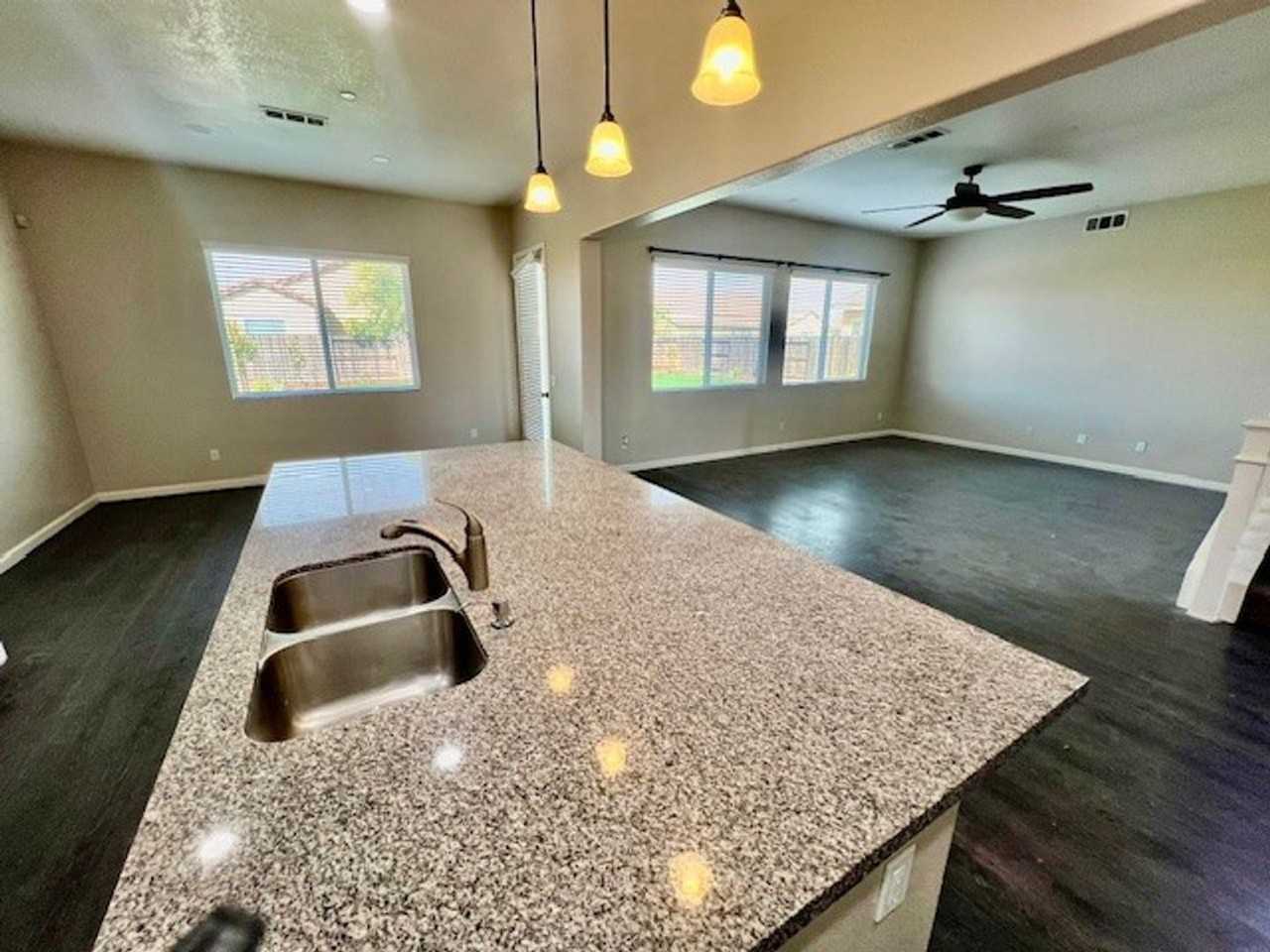 15510 Carparzo Dr - Photo 5 of 39