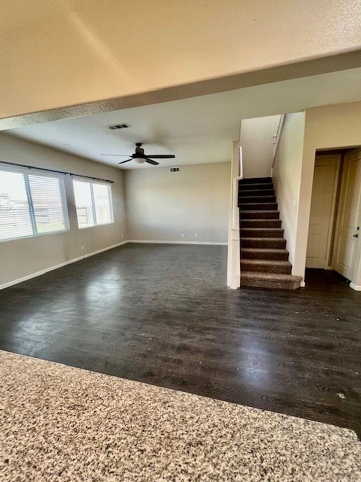 15510 Carparzo Dr - Photo 6 of 39