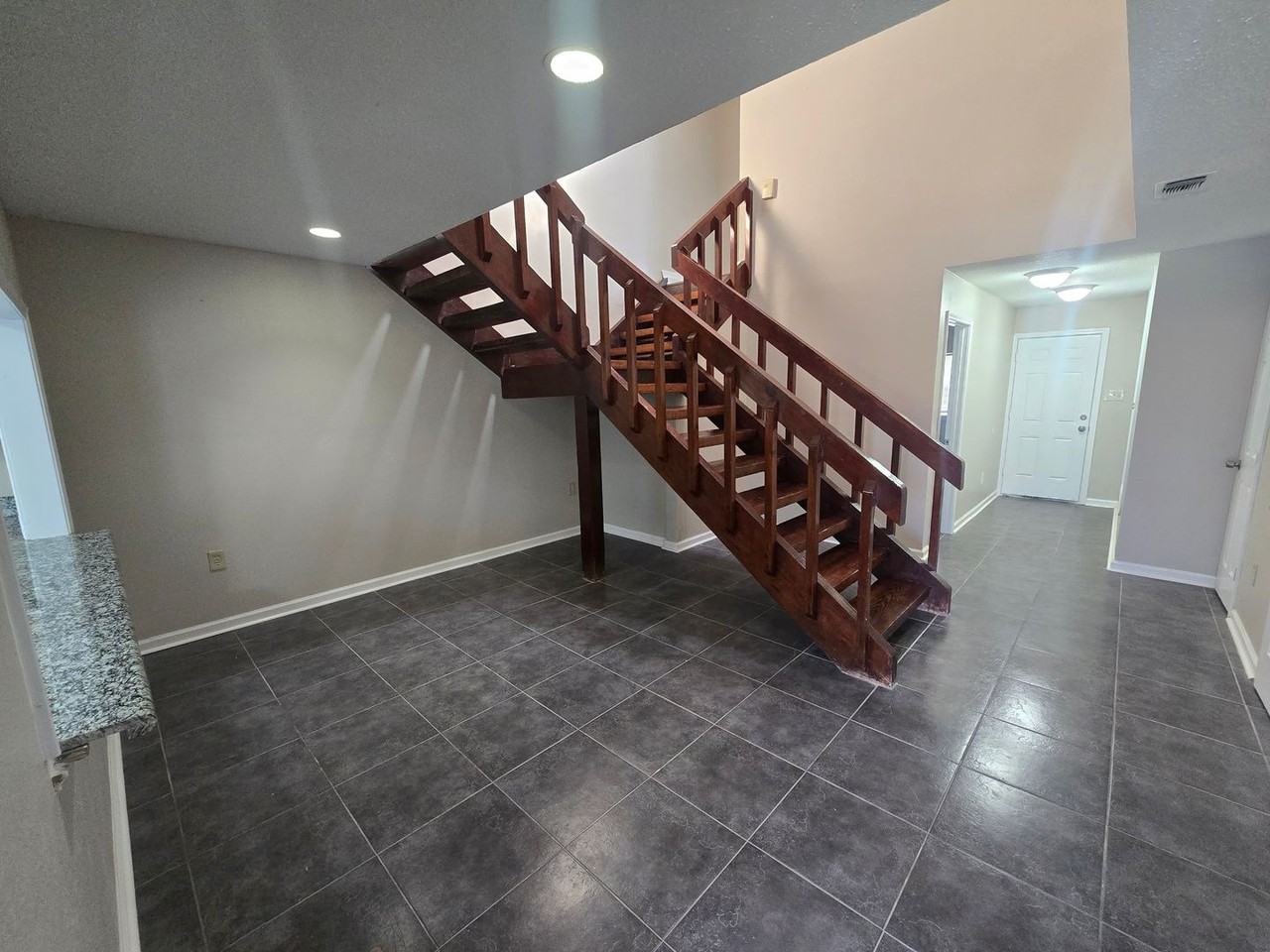 5159 Bayouview Ct - Photo 3 of 11