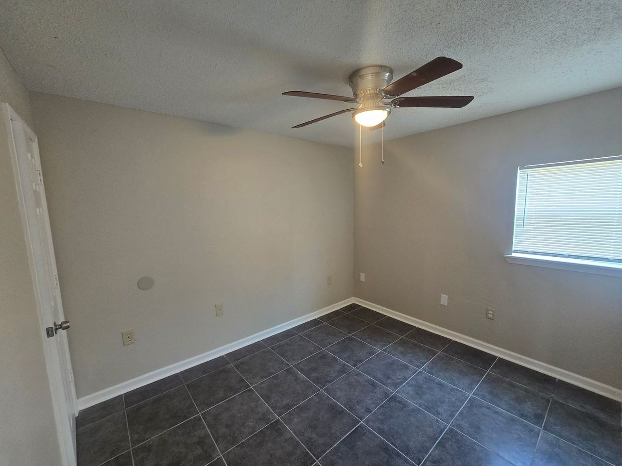 5159 Bayouview Ct - Photo 5 of 11