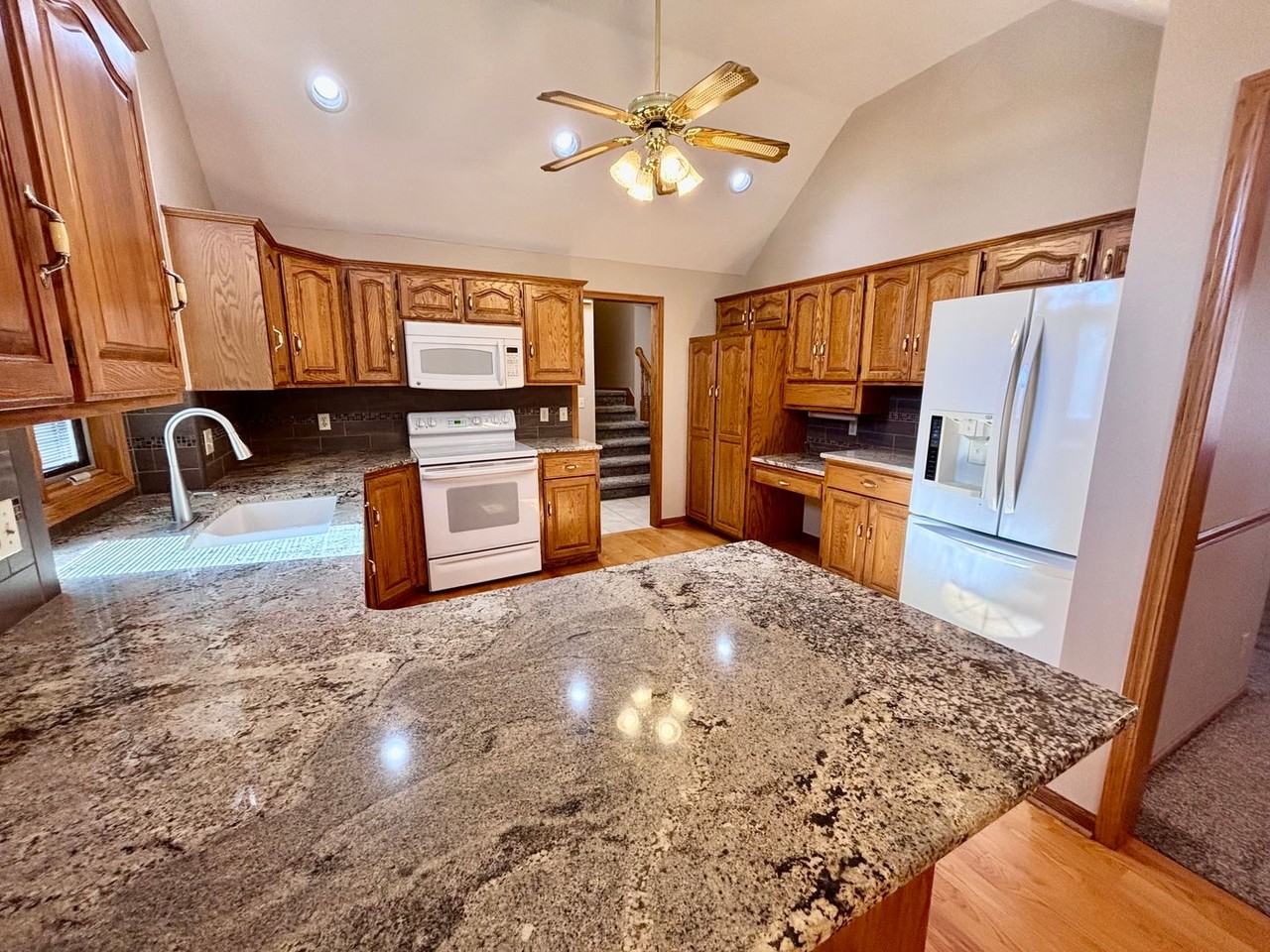 16306 Lafayette Ave - Photo 4 of 41