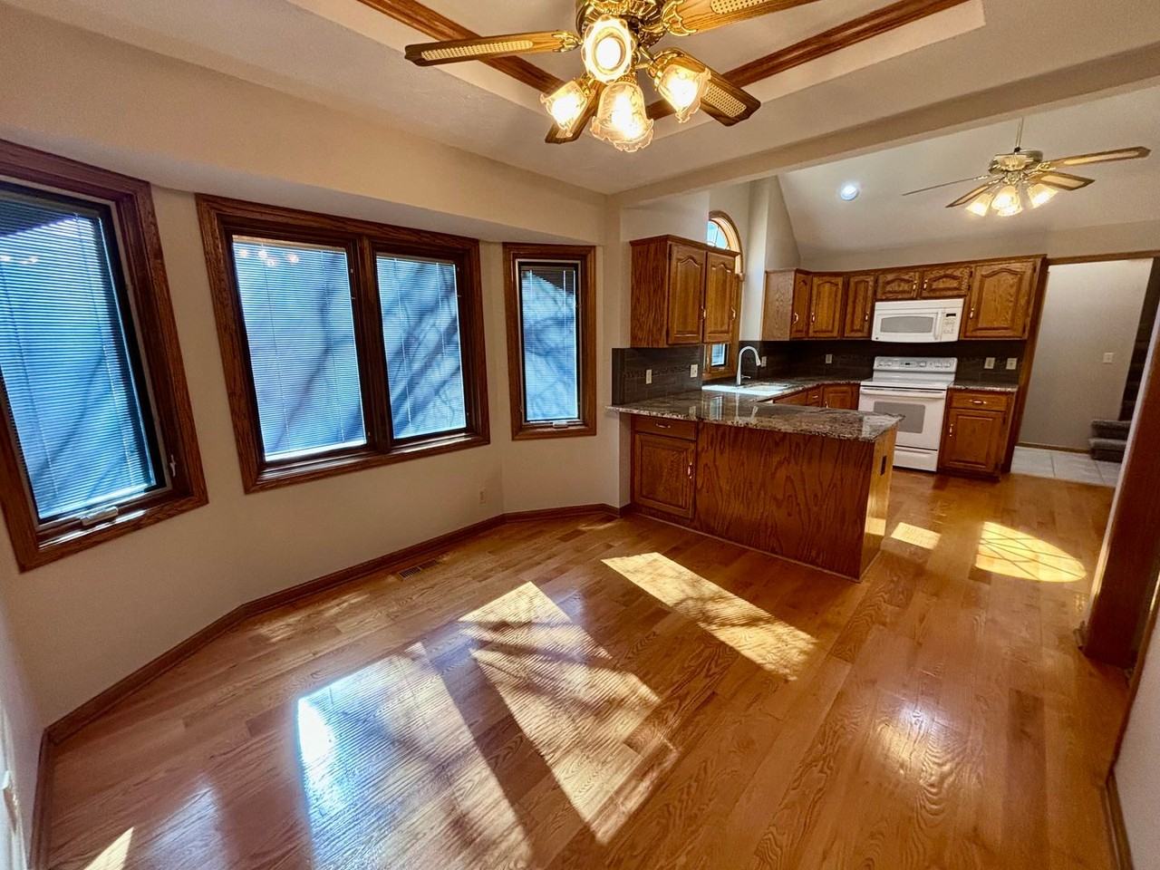 16306 Lafayette Ave - Photo 5 of 41