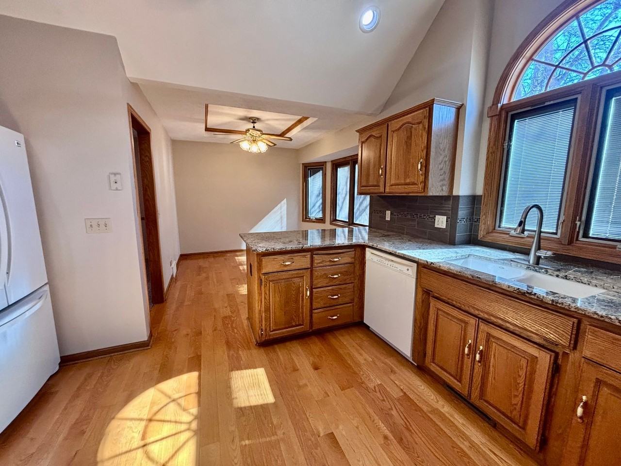 16306 Lafayette Ave - Photo 6 of 41