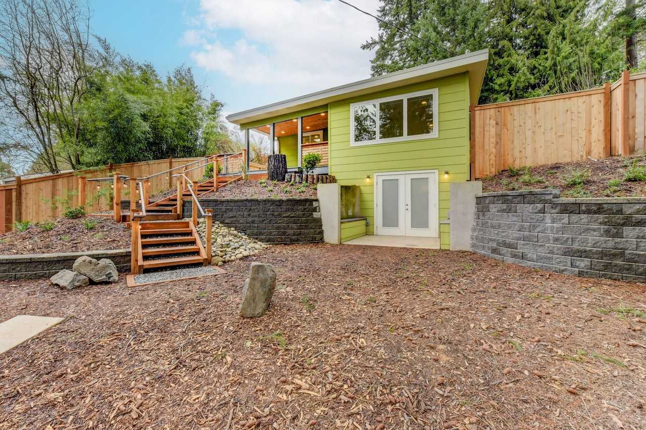 4072 Ne 107th St - Photo 2 of 26