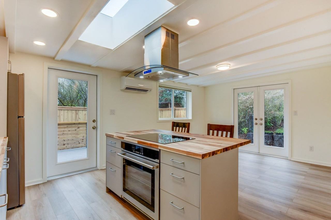 4072 Ne 107th St - Photo 5 of 26