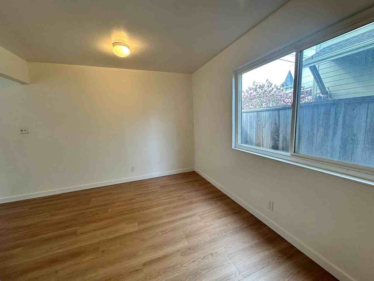 2405 7th St - Photo 3 of 7