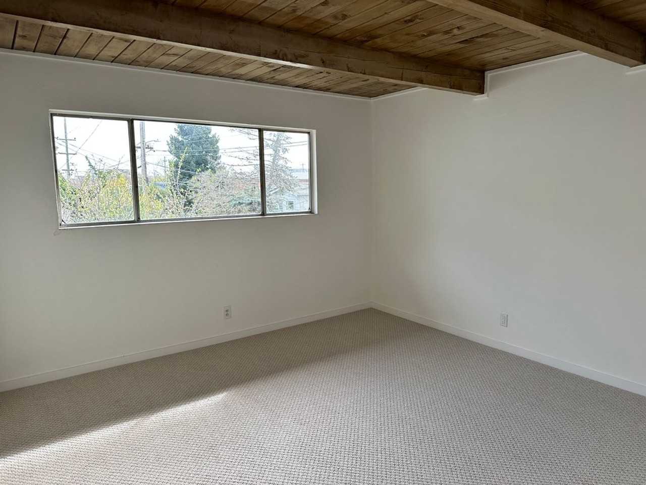 2405 7th St - Photo 5 of 7