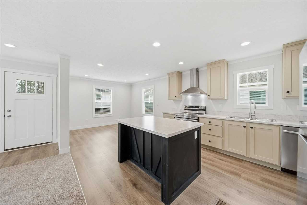 2110 24th St Ne - Photo 3 of 20