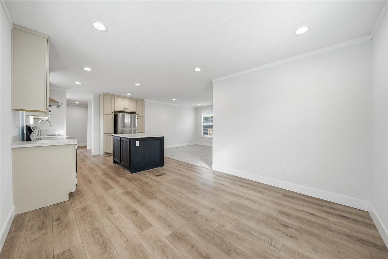 2110 24th St Ne - Photo 4 of 20