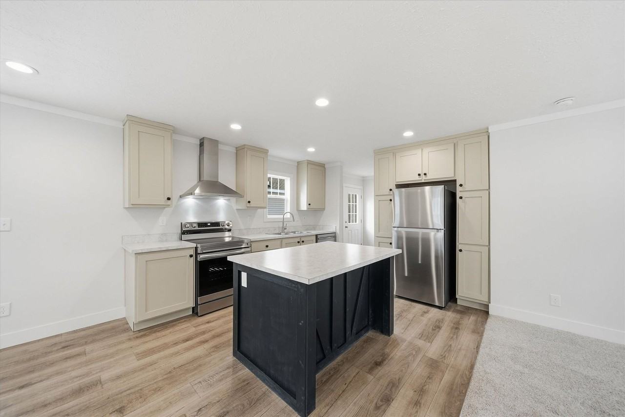 2110 24th St Ne - Photo 5 of 20