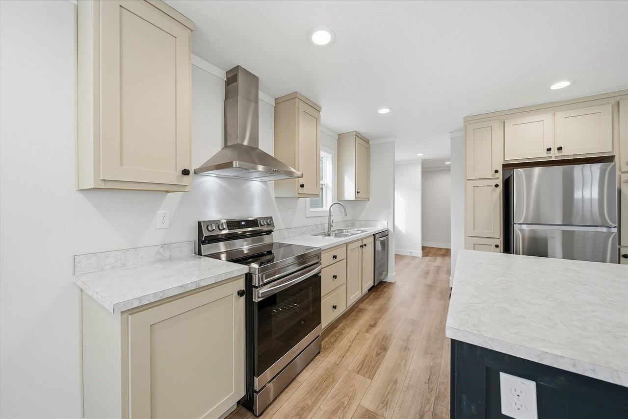 2110 24th St Ne - Photo 6 of 20