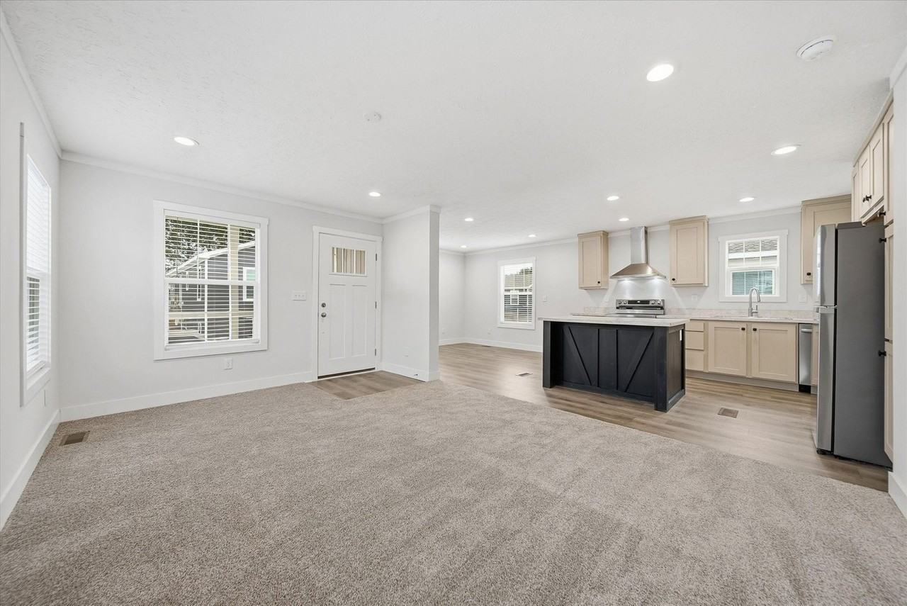 2110 24th St Ne - Photo 7 of 20