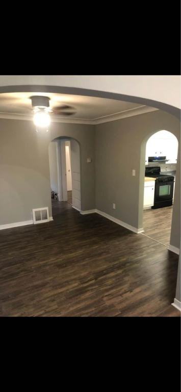 308 6th Ave Se - Photo 2 of 5