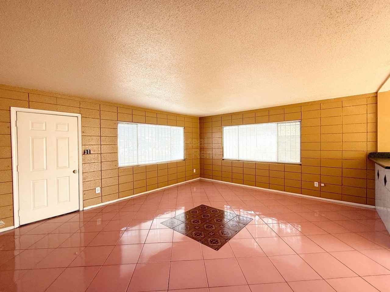 617 W Minton St - Photo 6 of 21