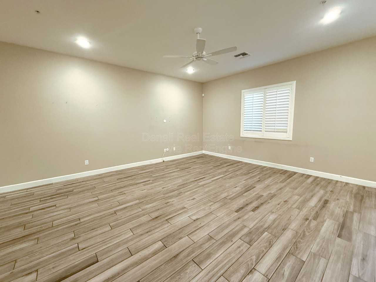 8976 N 8th Dr - Photo 5 of 21