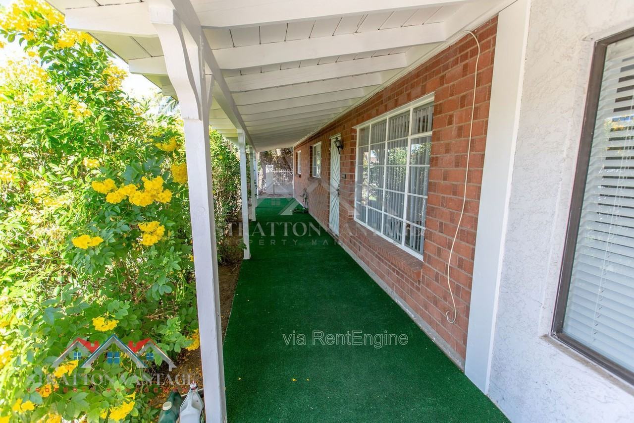 8119 E Amelia Ave - Photo 4 of 50