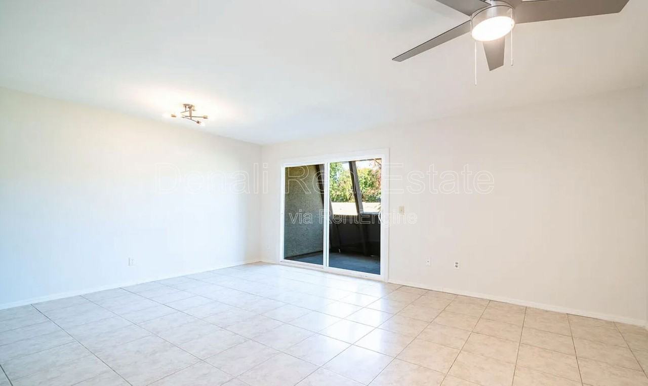 1329 S Mitchell Dr - Photo 3 of 21