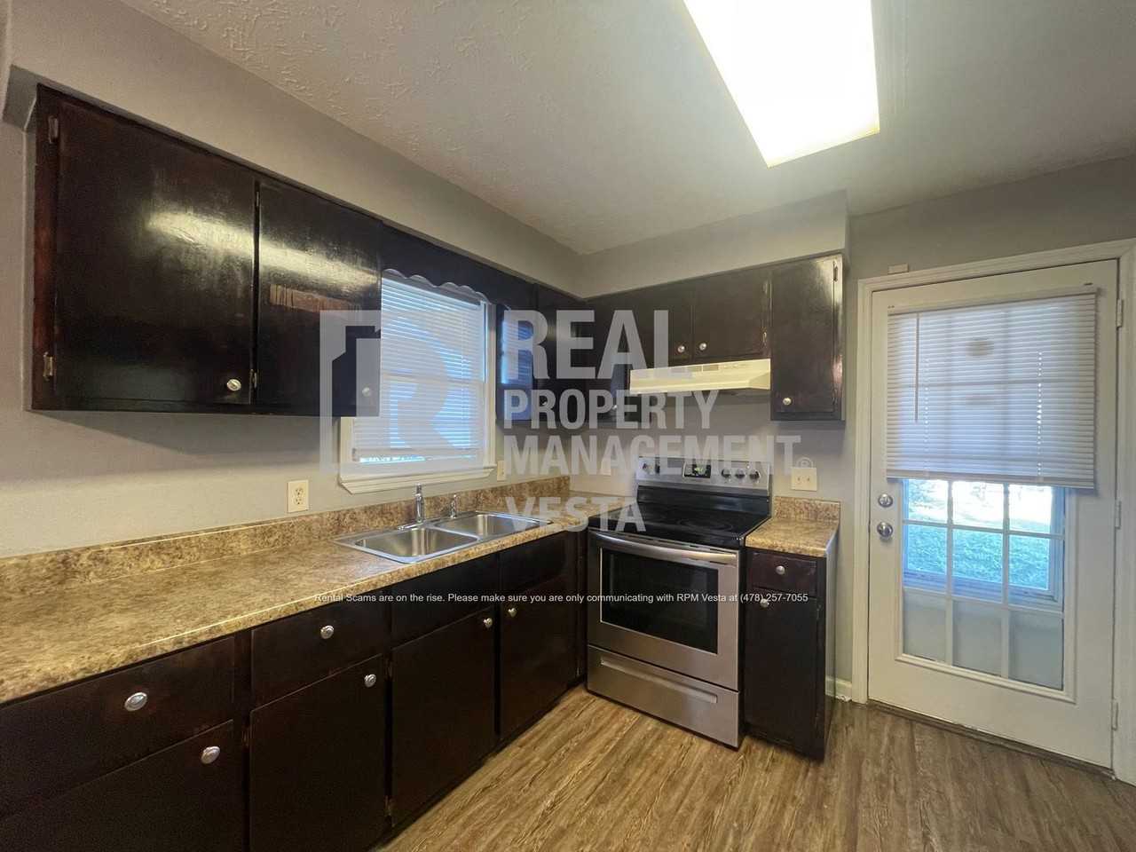 72 Forest Hill Cir - Photo 4 of 13