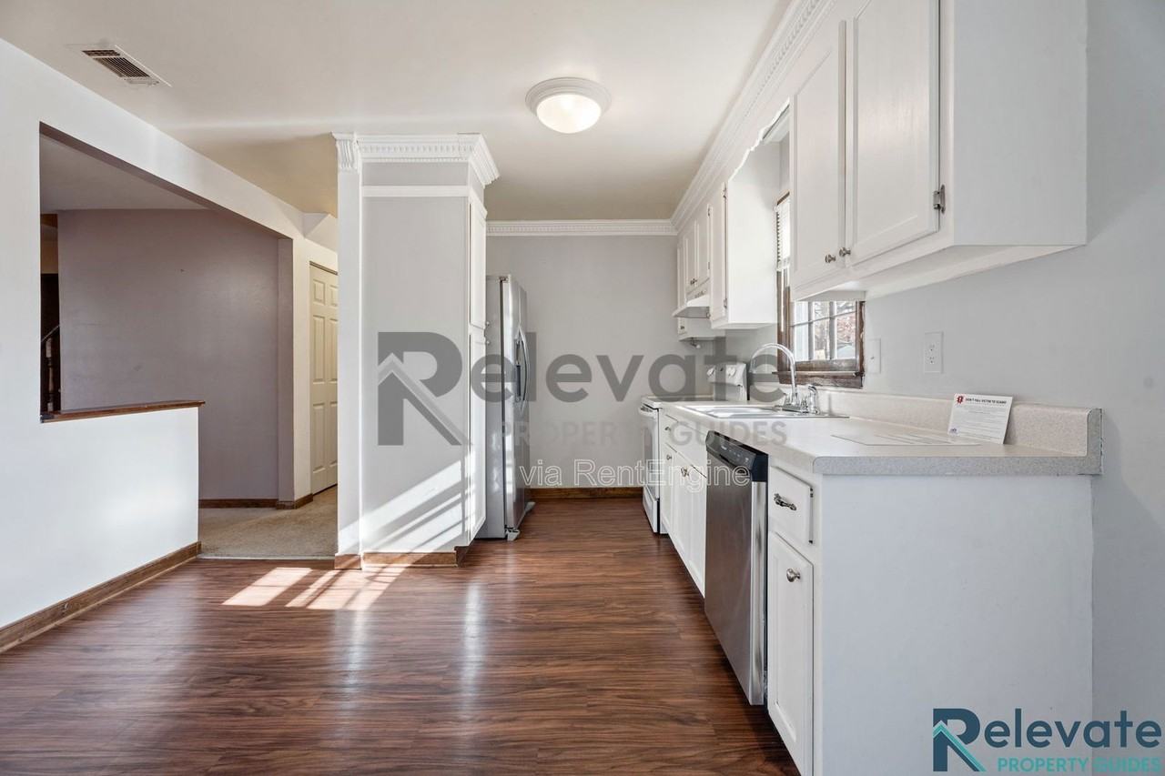 4005 Peregrine Rd - Photo 7 of 40