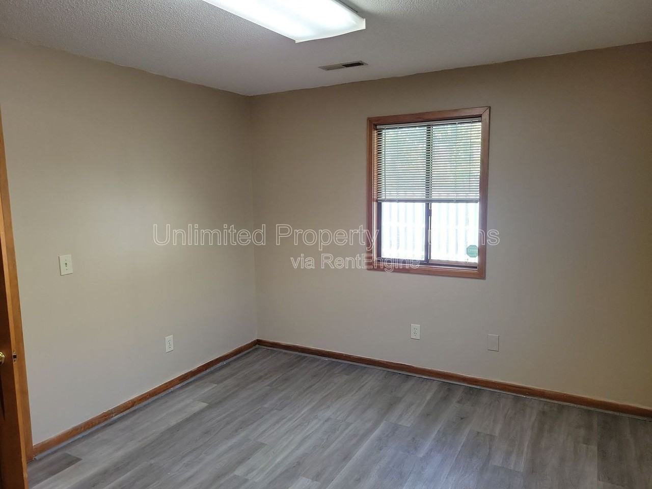 108 N Kerr Ave - Photo 4 of 7