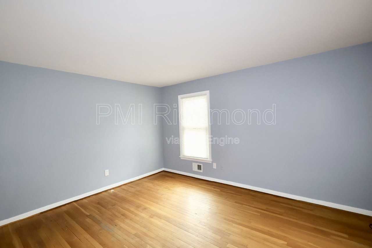 1929 Millsap Ln - Photo 3 of 22