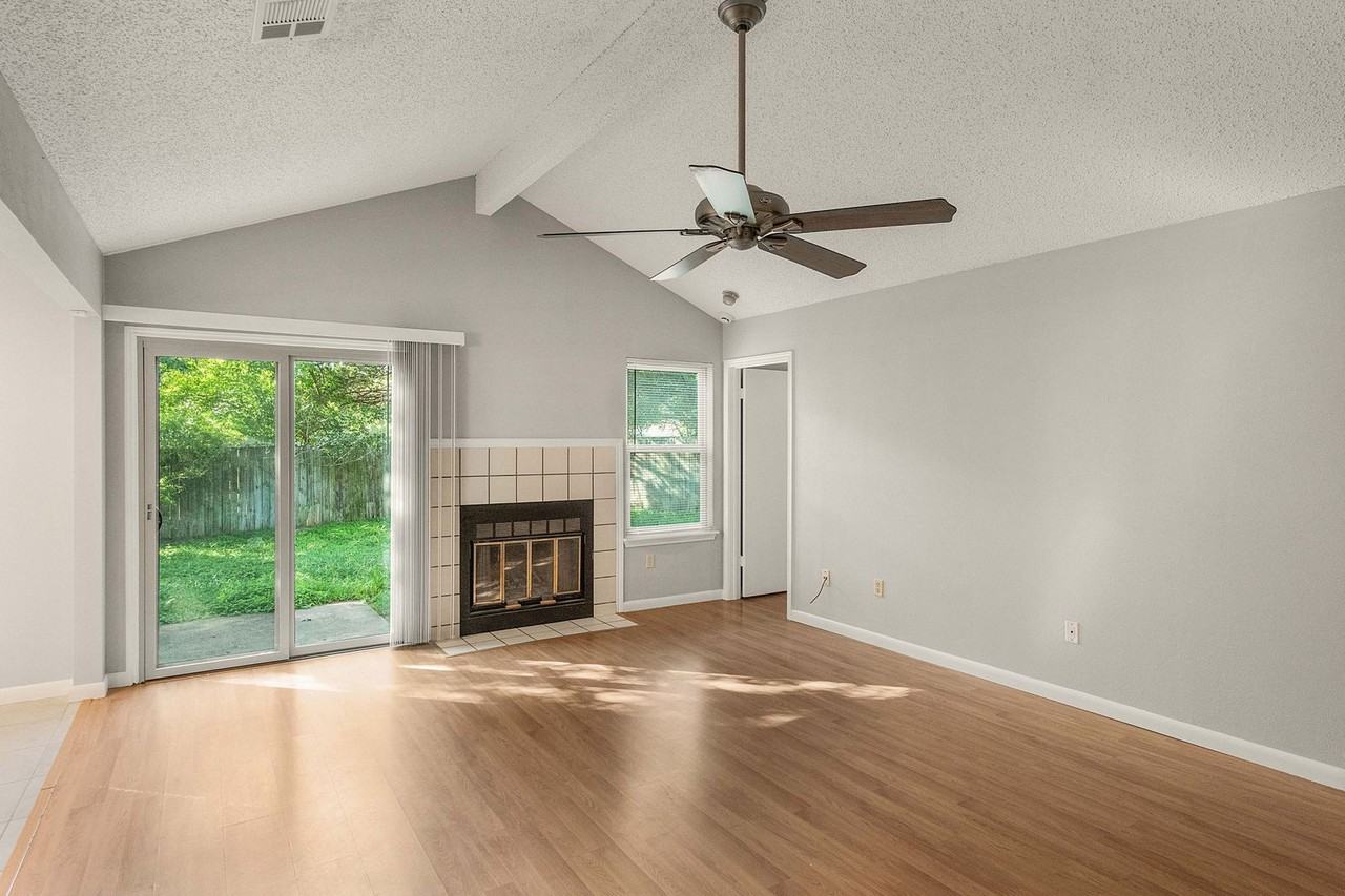 11931 Rosethorn Dr - Photo 4 of 44