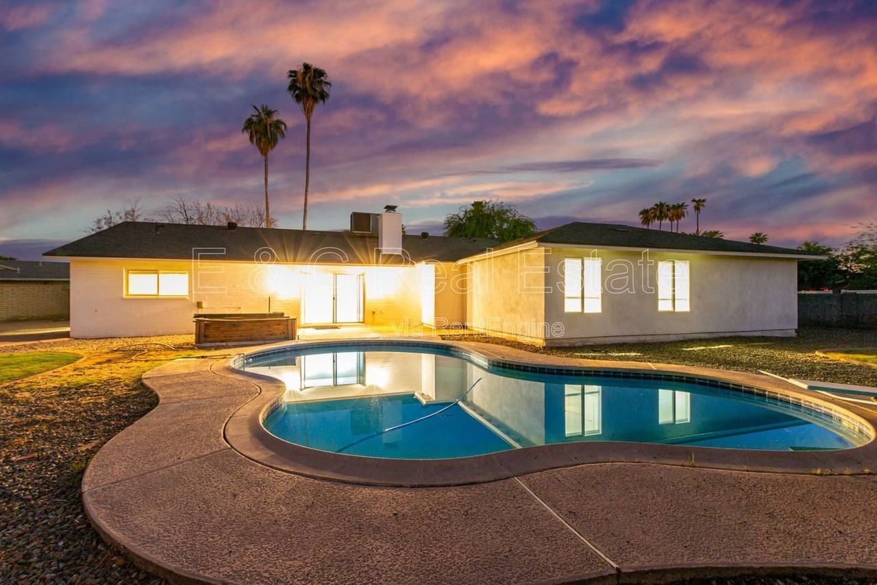 3520 S Poplar St - Photo 2 of 36