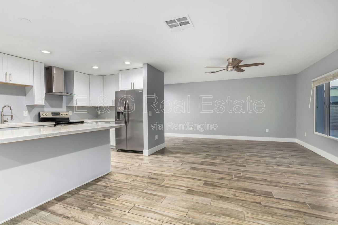 3520 S Poplar St - Photo 3 of 36