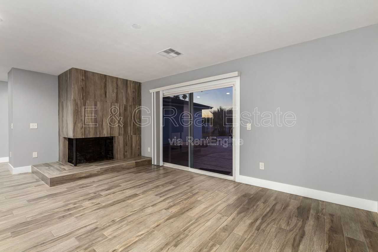 3520 S Poplar St - Photo 7 of 36