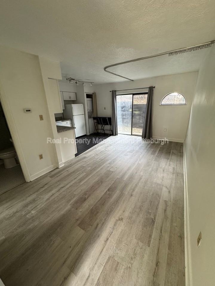 3271 Niagara Sq - Photo 2 of 9