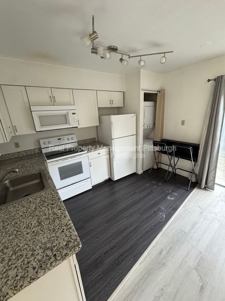 3271 Niagara Sq - Photo 3 of 9