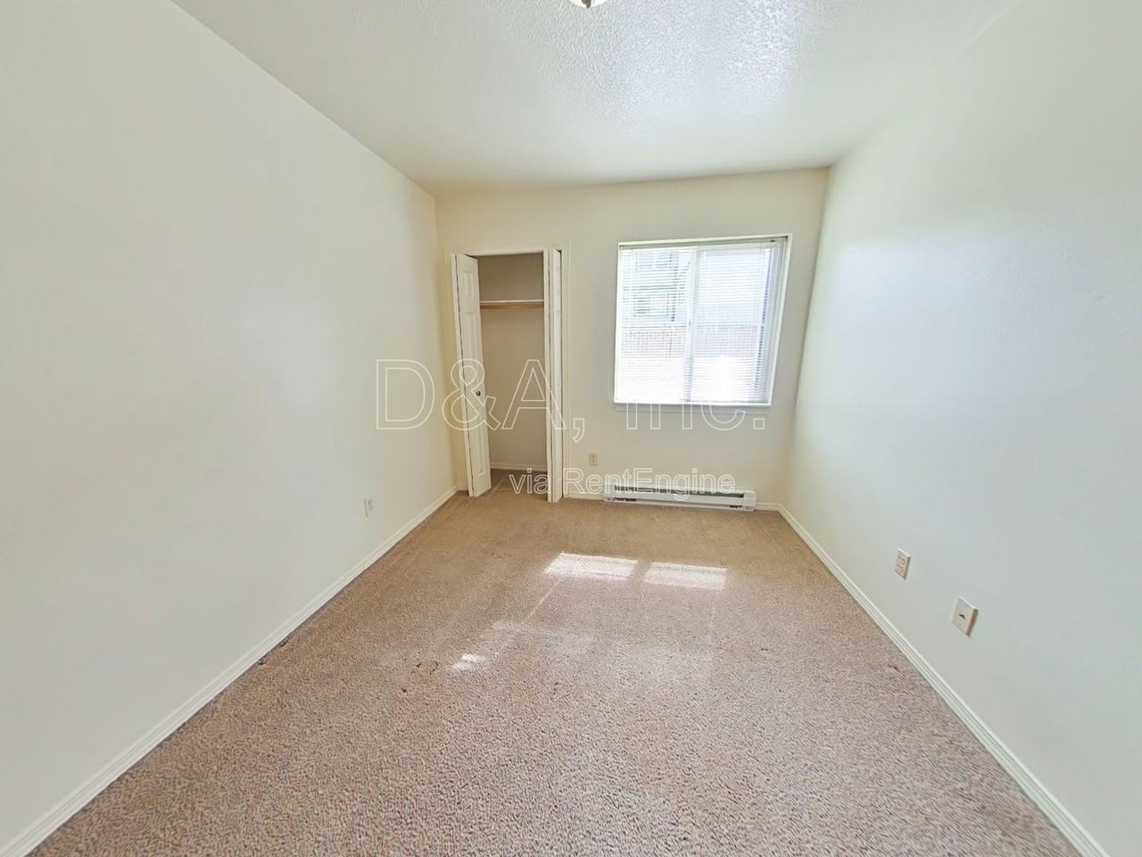 725 Sw 13th St #4 - Photo 3 of 10