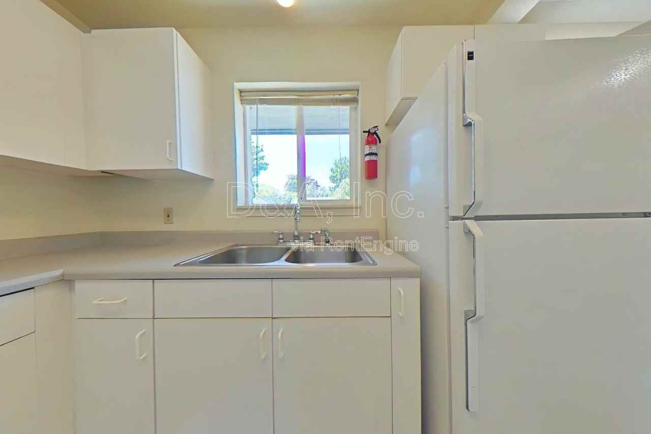 725 Sw 13th St #4 - Photo 5 of 10