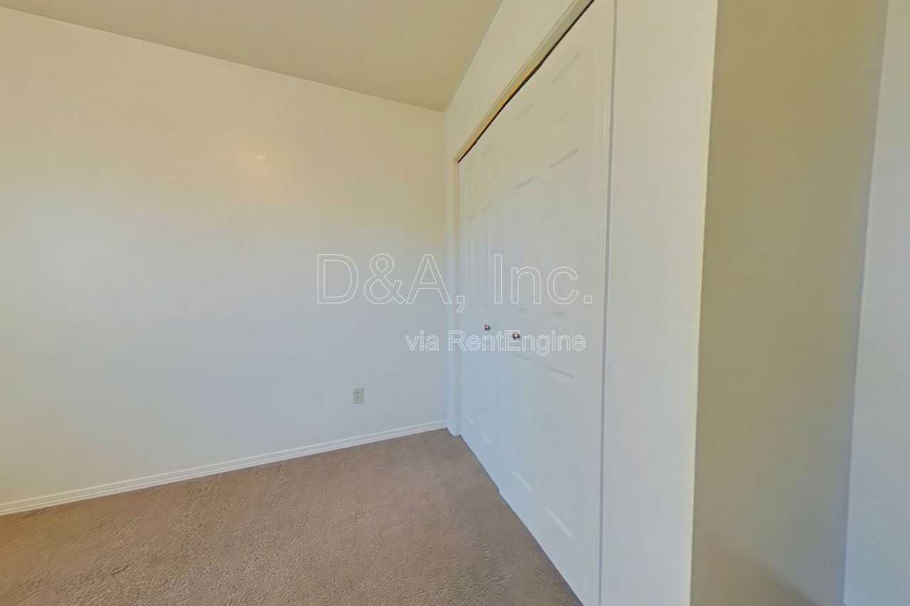 725 Sw 13th St #4 - Photo 6 of 10