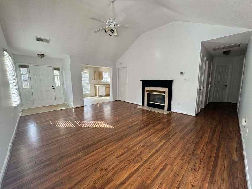 597 Bloomover St - Photo 2 of 12