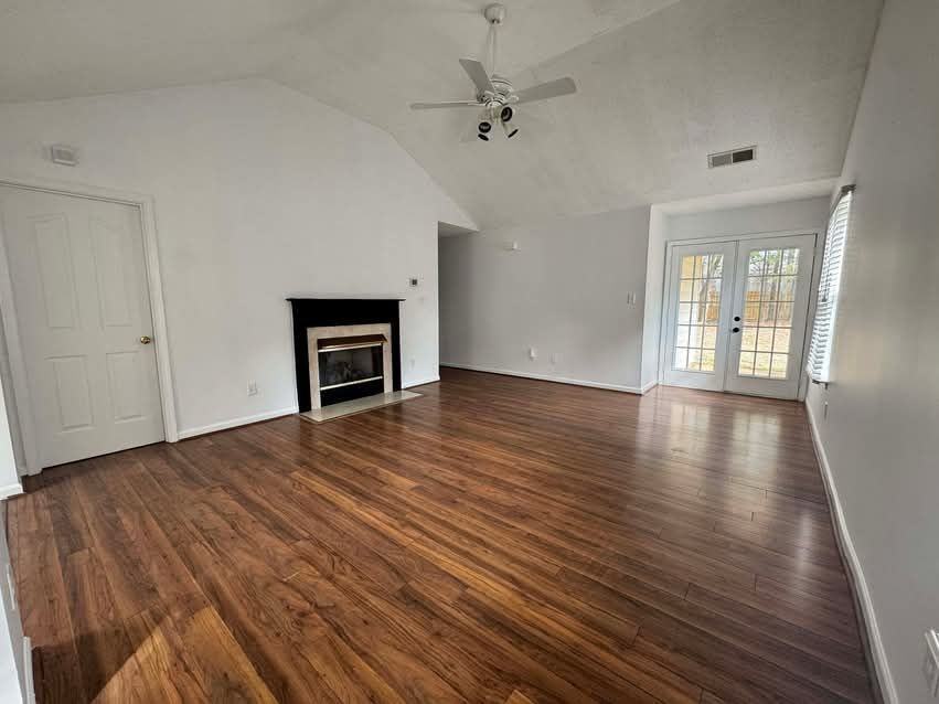 597 Bloomover St - Photo 3 of 12