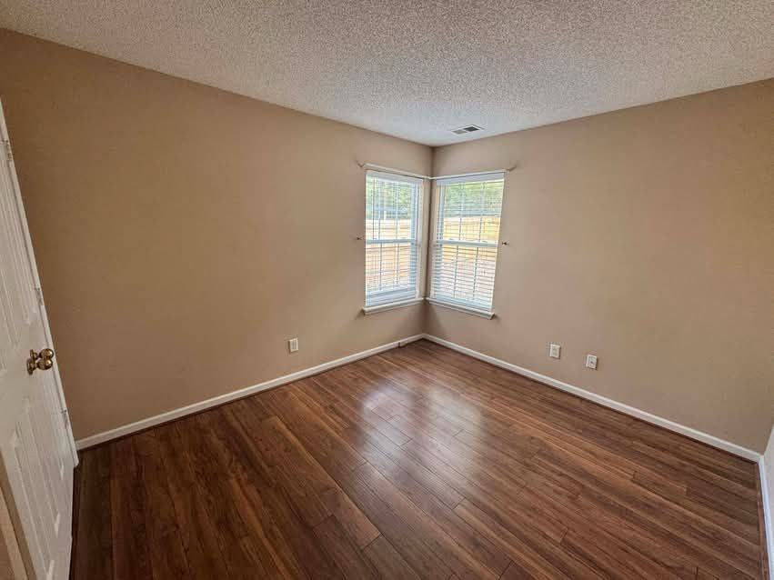 597 Bloomover St - Photo 4 of 12