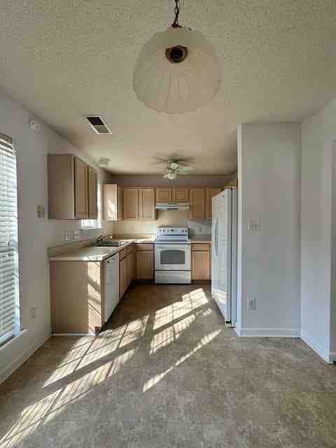 597 Bloomover St - Photo 6 of 12