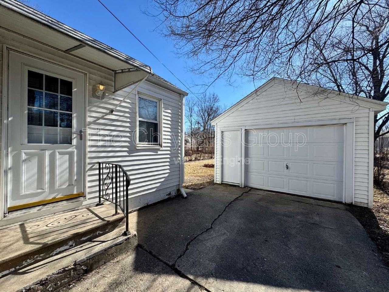 307 Prairie St - Photo 2 of 11