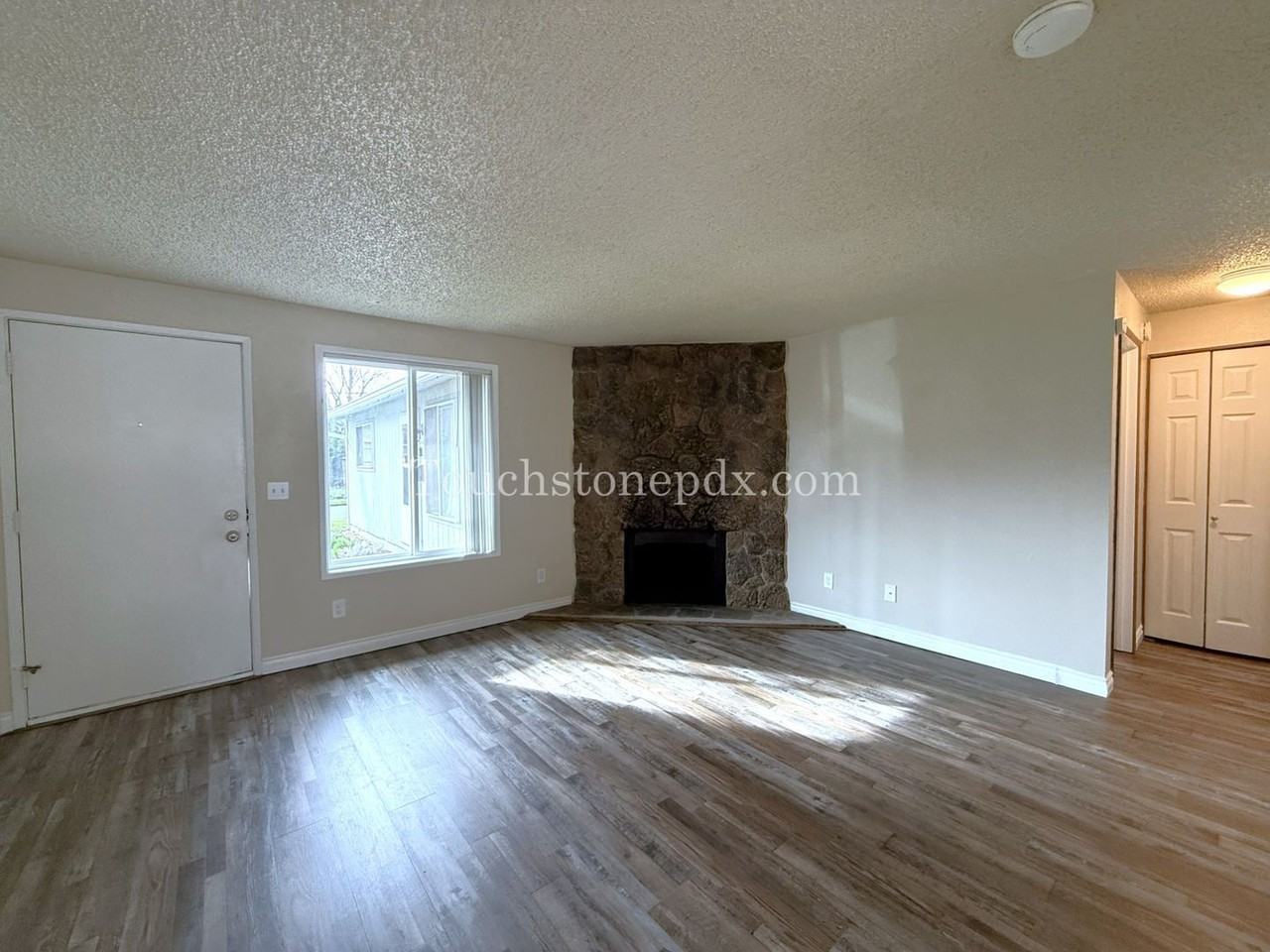 4923 Se 66th Ave - Photo 6 of 26