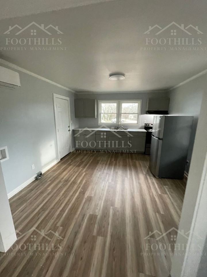 3317 Berry Ln #B - Photo 4 of 7