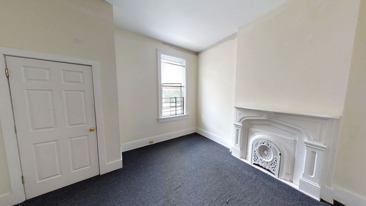 2431 Vine St - Photo 3 of 11