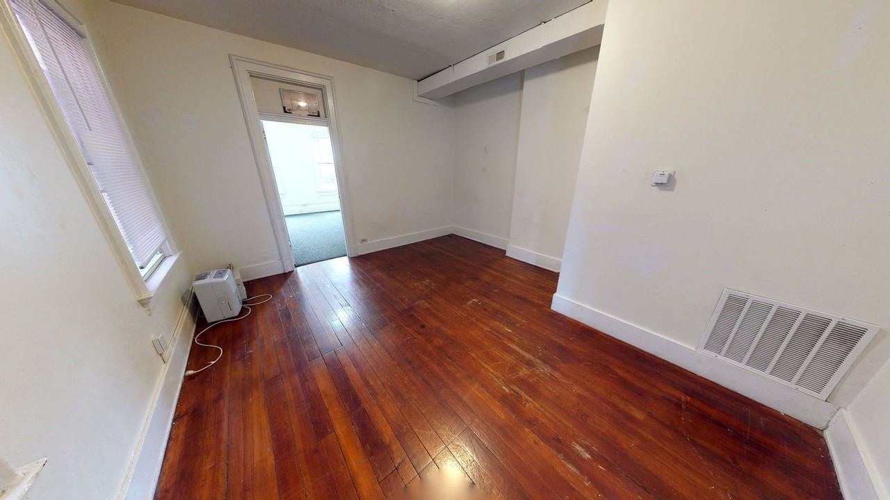 2431 Vine St - Photo 6 of 11