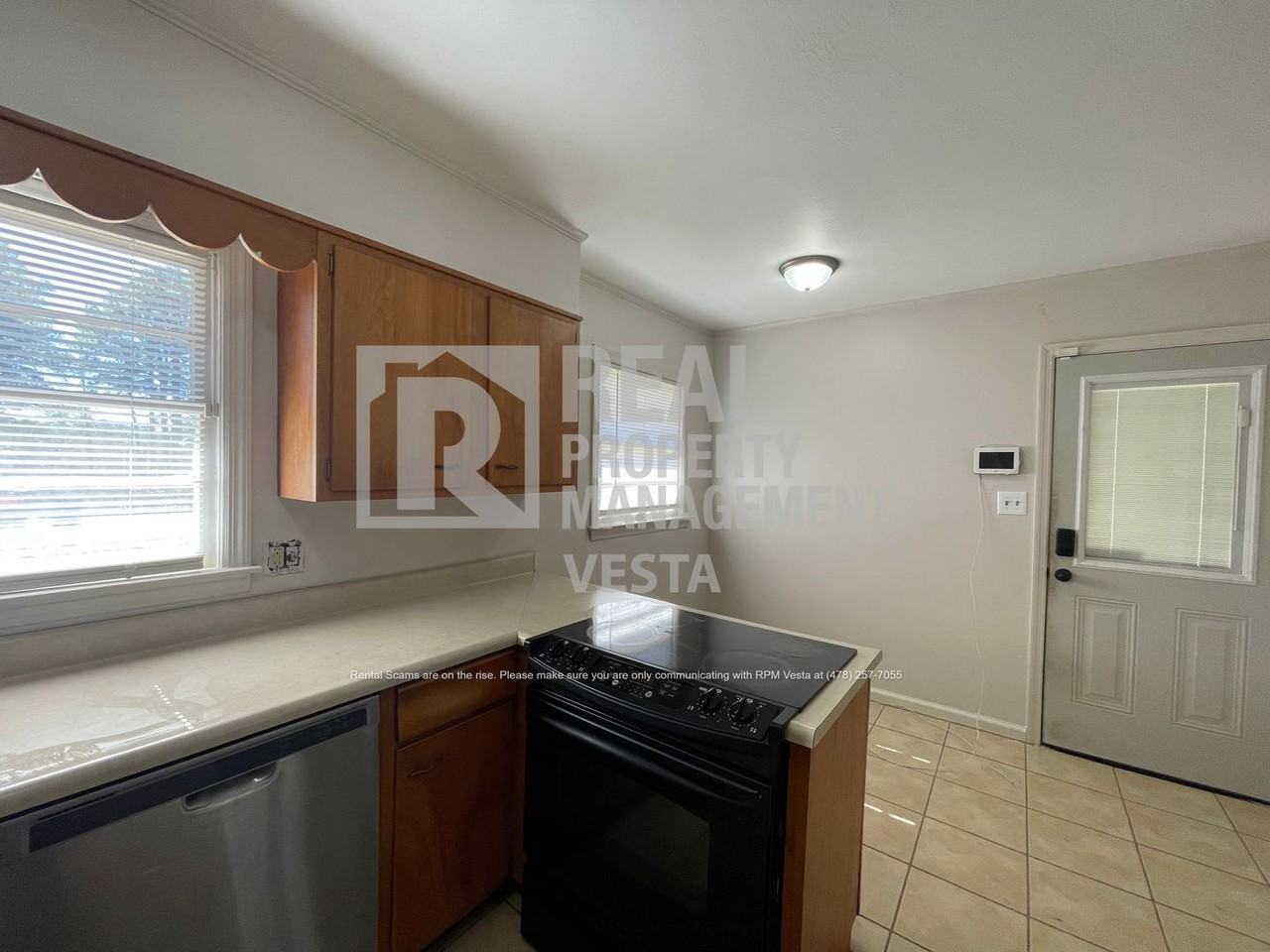 796 Lee Rd - Photo 4 of 18