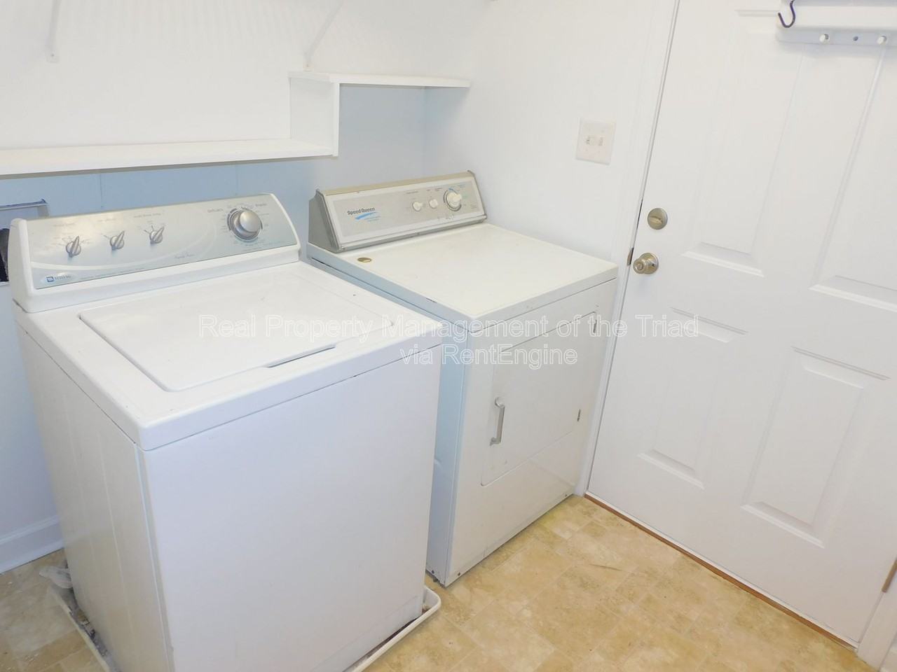 2831 White Ln - Photo 5 of 20